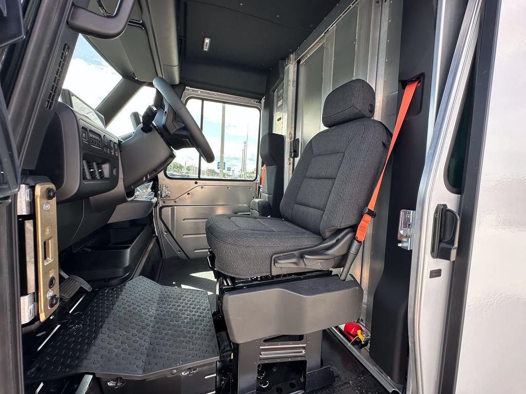 New 2026 Chevrolet Brightdrop 400 w/ Power Door Package AWD/4WD image 16