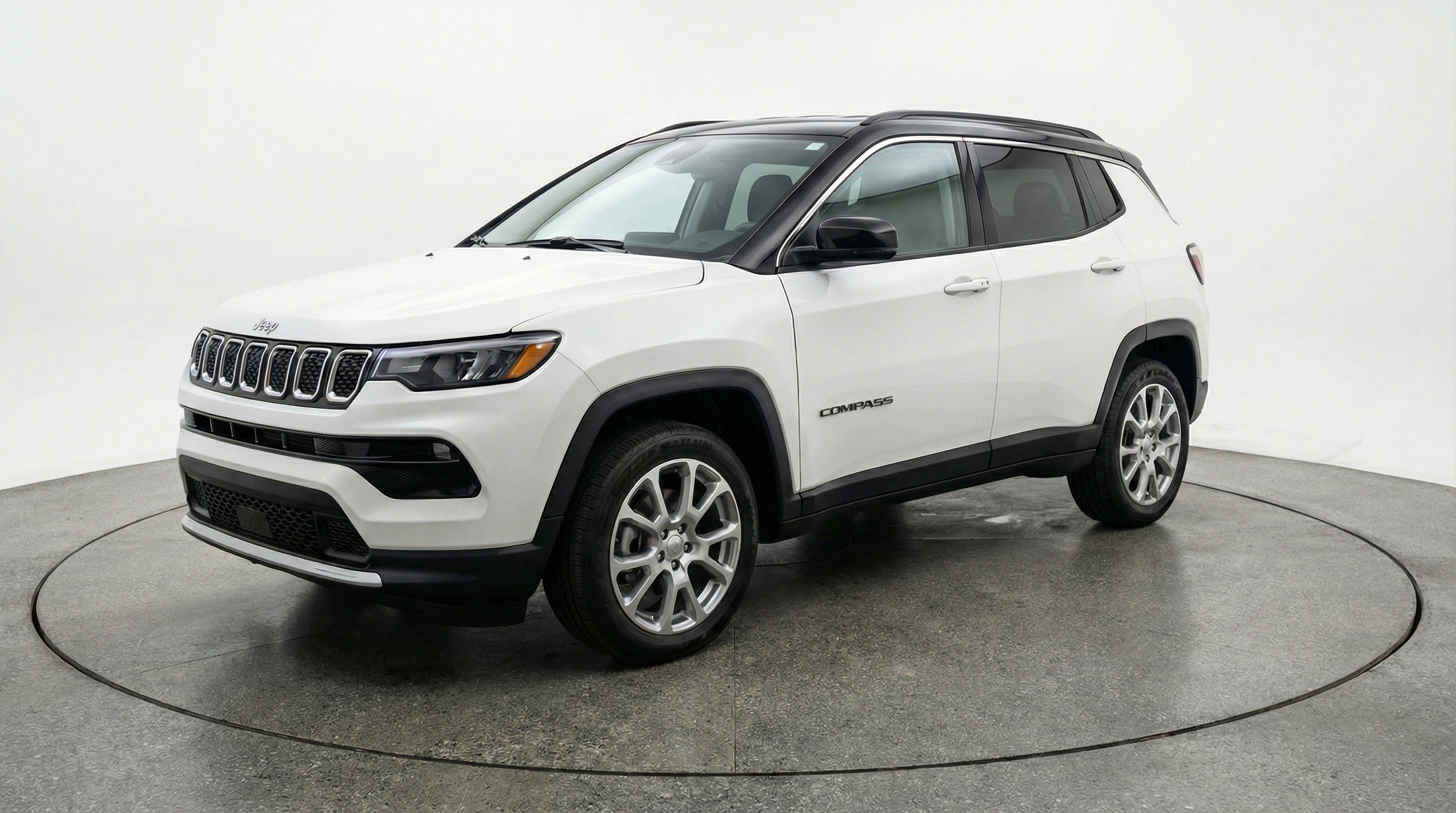 Used 2025 Jeep Compass Limited image 3