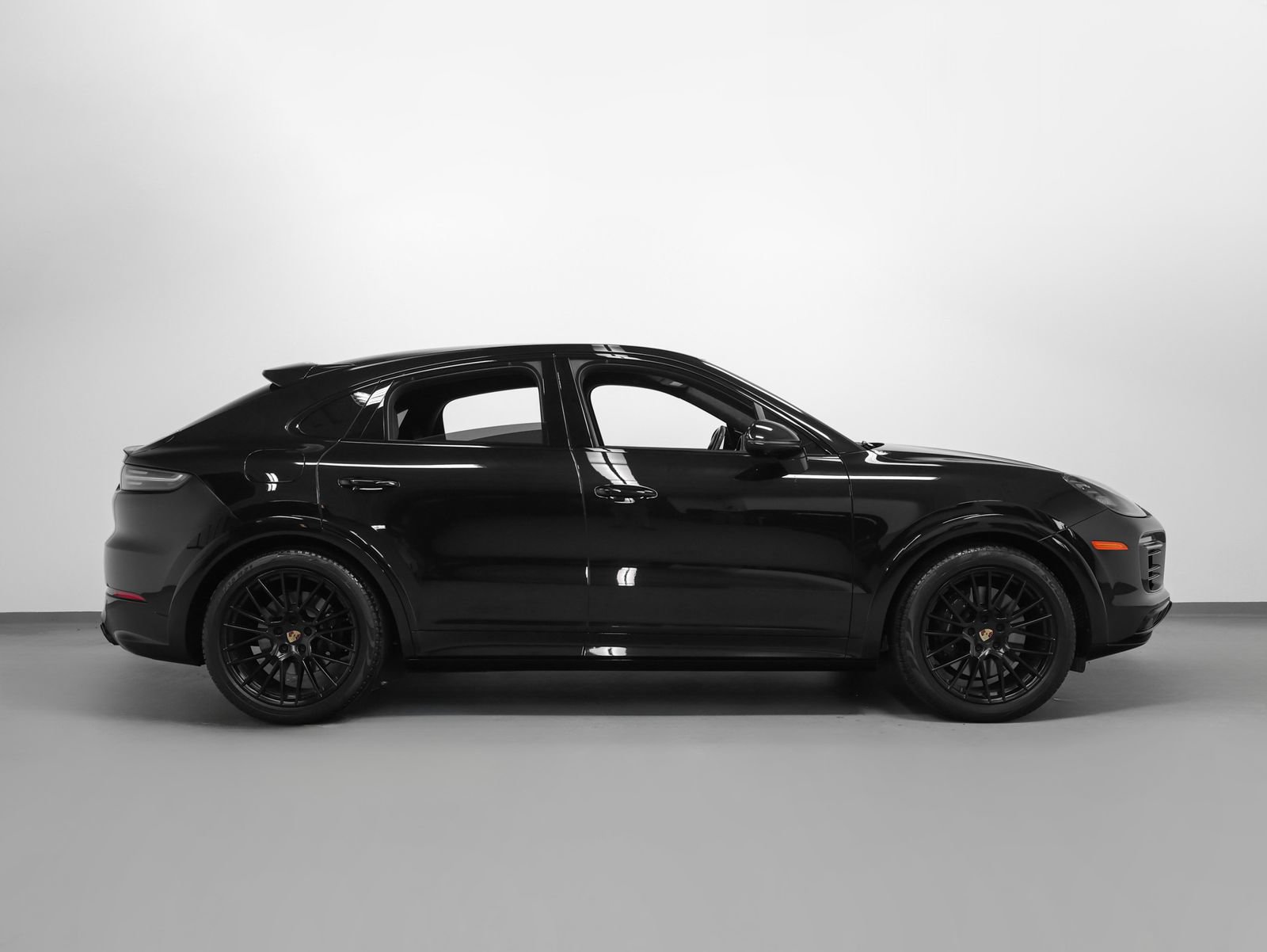 Certified 2023 Porsche Cayenne GTS AWD/4WD image 13