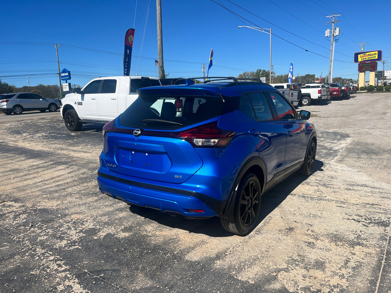 Used 2023 Nissan Kicks SR image 3