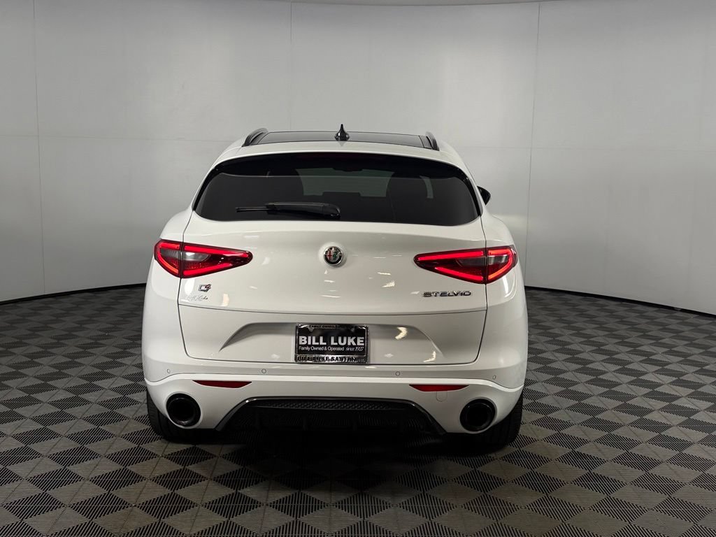 Used 2023 Alfa Romeo Stelvio Veloce AWD/4WD image 9