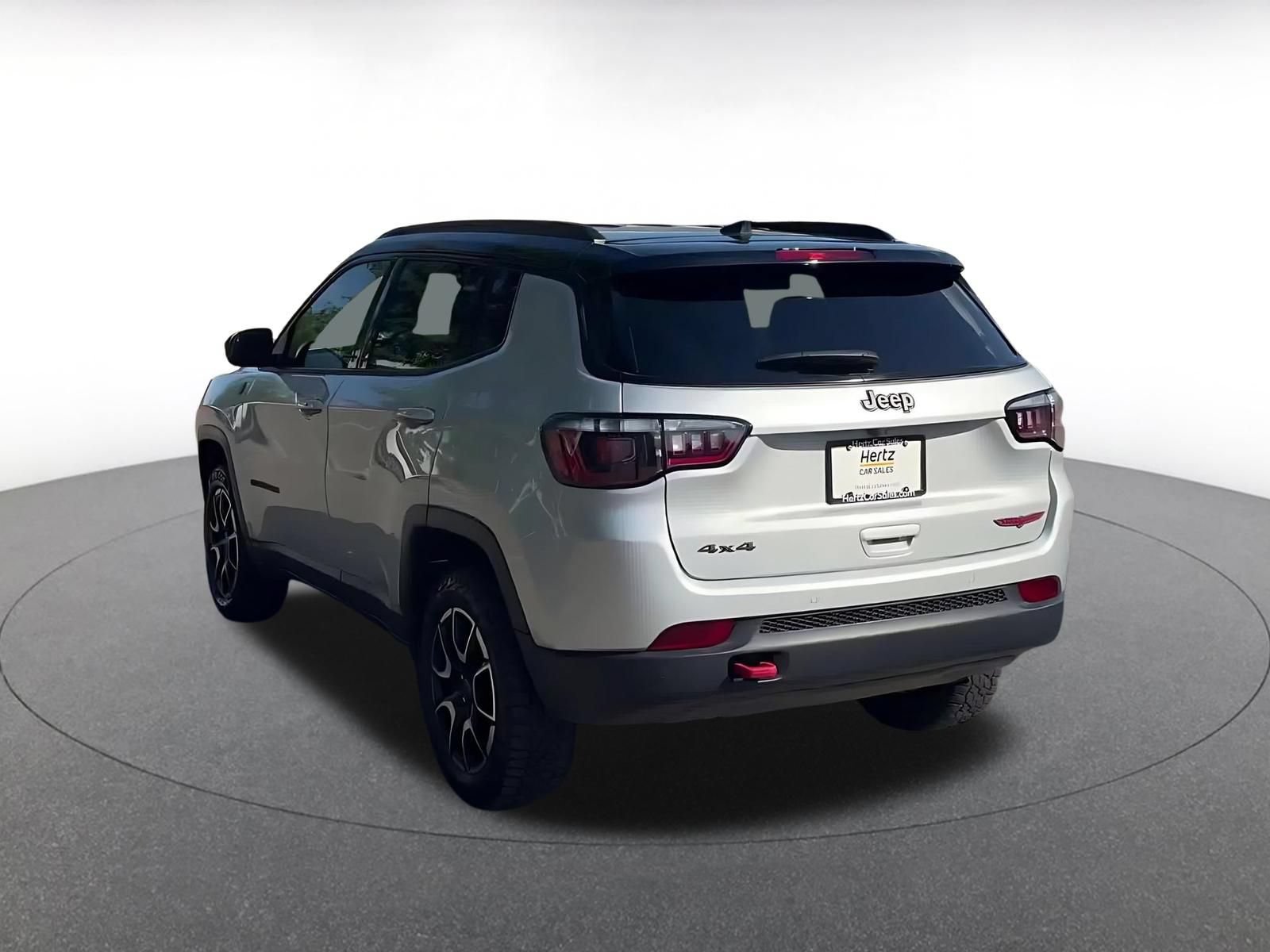 Used 2025 Jeep Compass Trailhawk AWD/4WD image 9