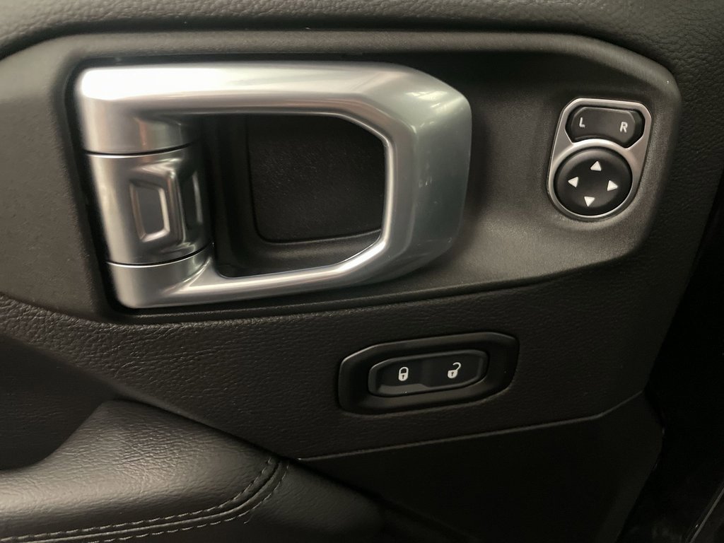 Used 2023 Jeep Wrangler Altitude image 17