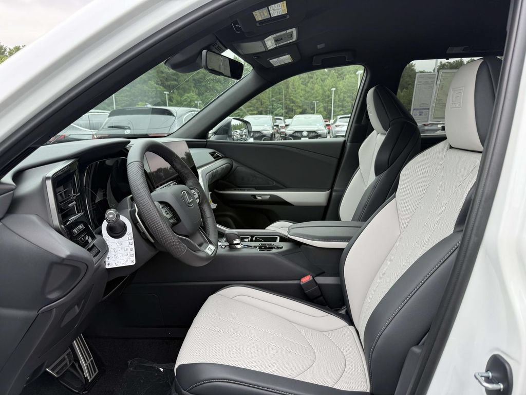 Used 2026 Lexus TX 500h AWD w/ Technology Package image 14