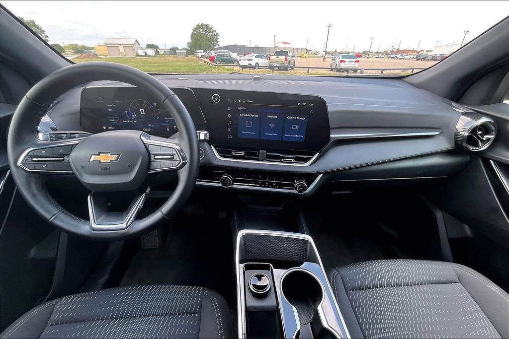 Used 2026 Chevrolet Equinox LT FWD image 13