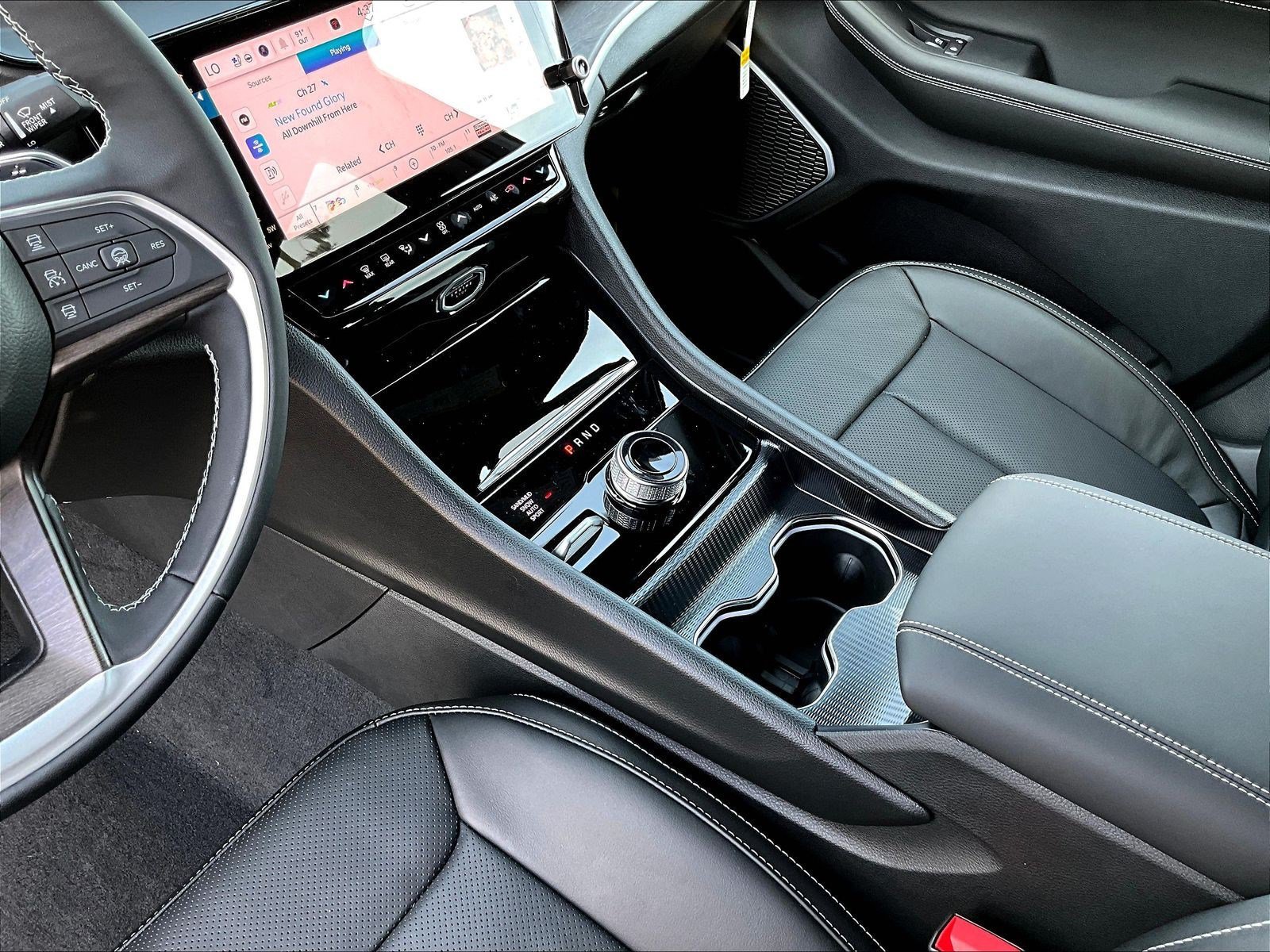 New 2027 Jeep Grand Cherokee Limited AWD/4WD image 12