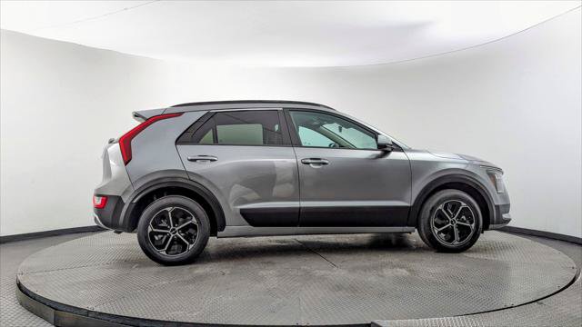 Used 2025 Kia Niro LX FWD image 9