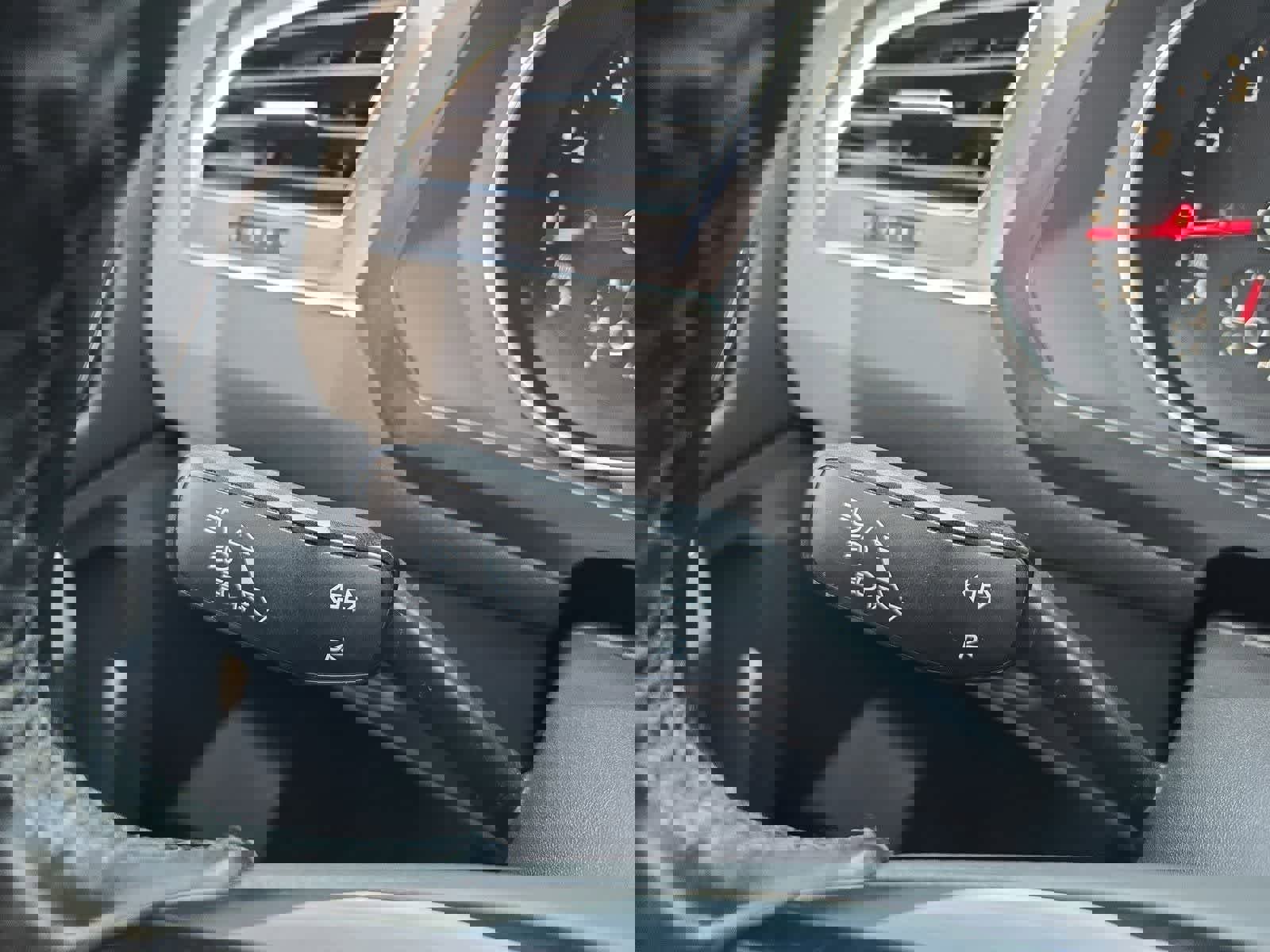 Used 2018 Volkswagen Tiguan SE image 26