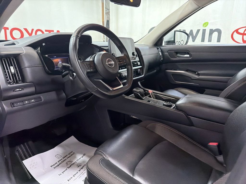 Used 2025 Nissan Pathfinder SL AWD/4WD image 23