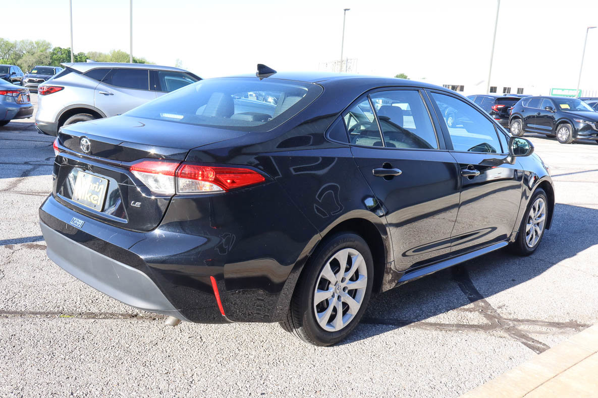 Used 2024 Toyota Corolla LE FWD image 4