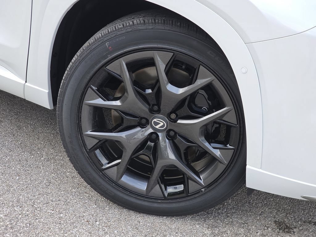 New 2026 Lexus TX 500h AWD image 10