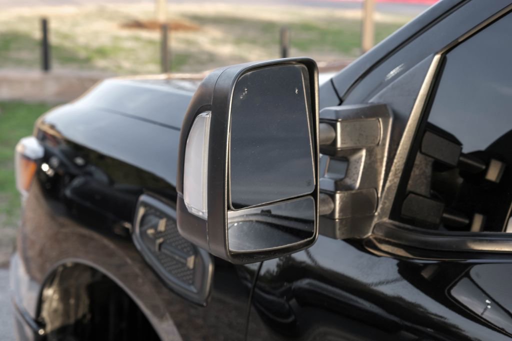 Used 2018 Nissan Titan SV w/ SV Convenience Package image 42