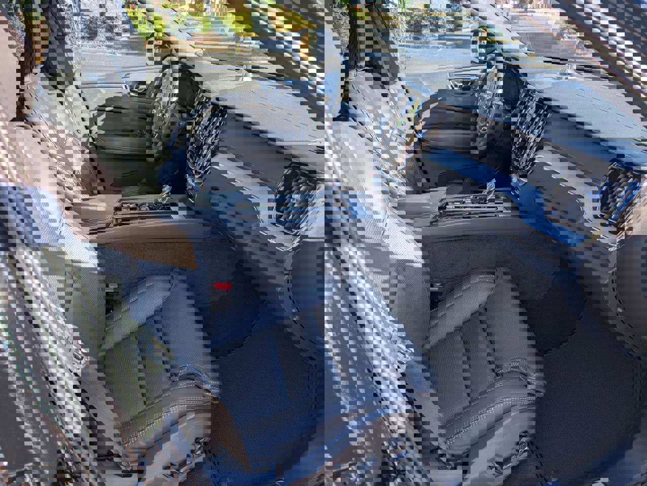 Used 2024 Volvo XC60 T8 Ultimate w/ Protection Package Premier image 17