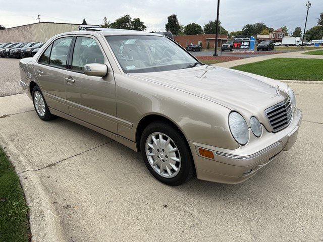 Used 2001 Mercedes-Benz E 320 Sedan image 3