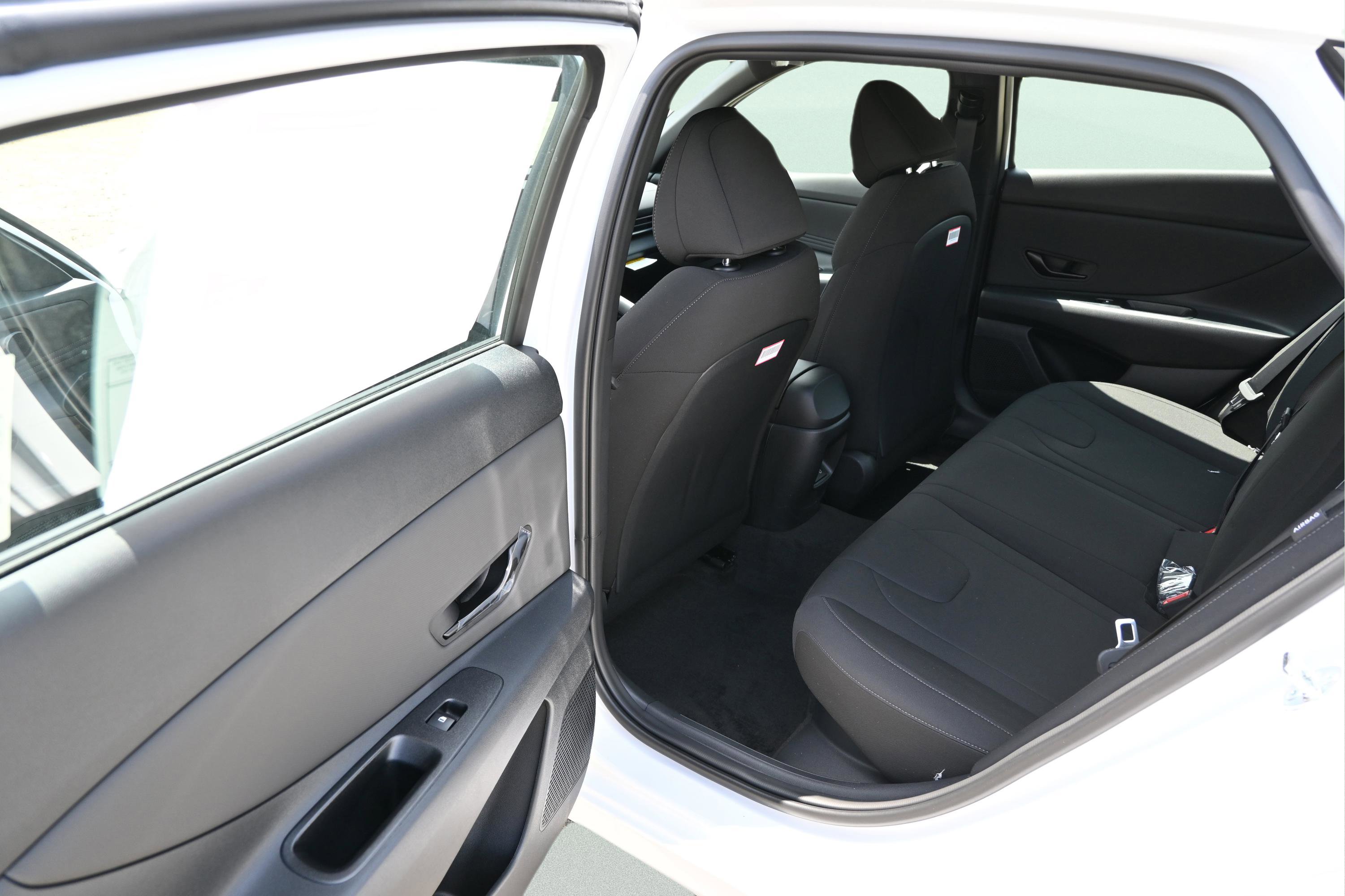 New 2025 Hyundai Elantra SEL image 11