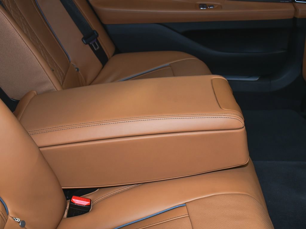 Used 2022 BMW 740i xDrive w/ M Sport Package image 65