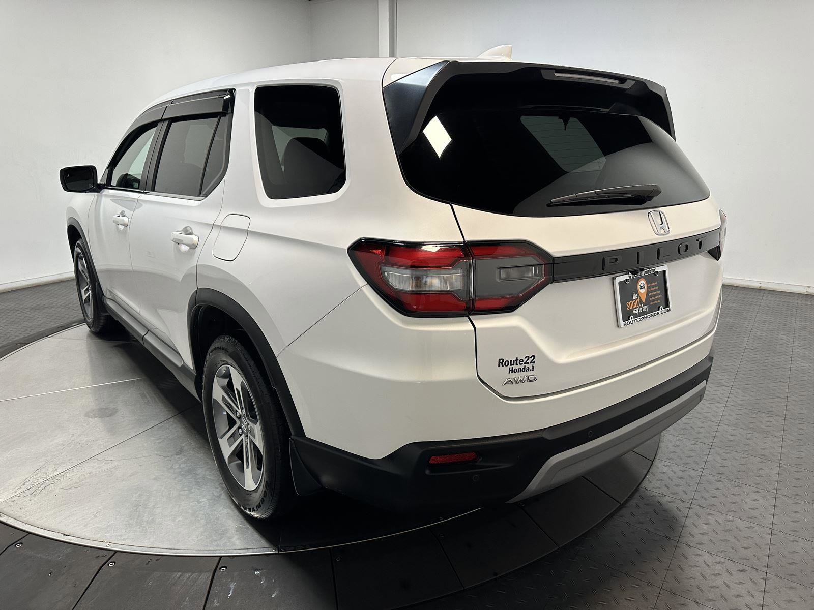 Certified 2024 Honda Pilot EX-L image 9