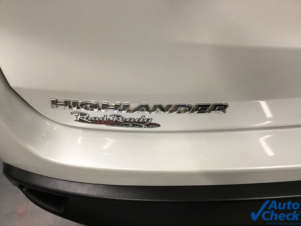 Used 2019 Toyota Highlander XLE w/ Carpet Mat Package (TMS) AWD/4WD image 15