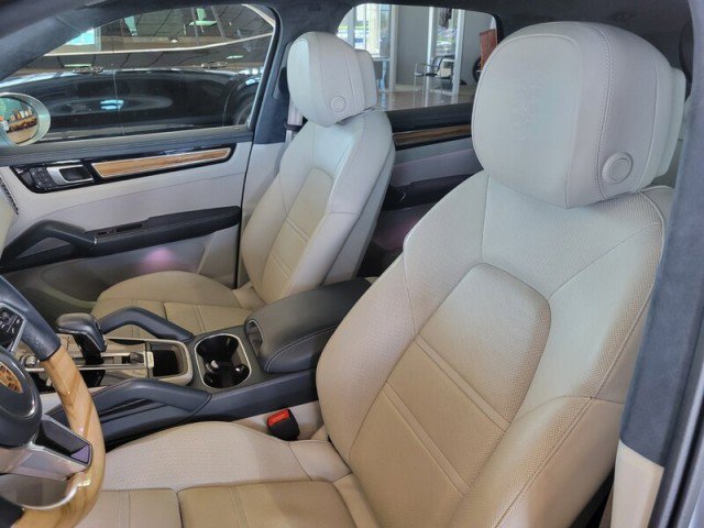 Used 2022 Porsche Cayenne GTS image 11