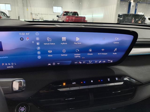 Used 2025 Buick Enclave Preferred AWD/4WD image 13