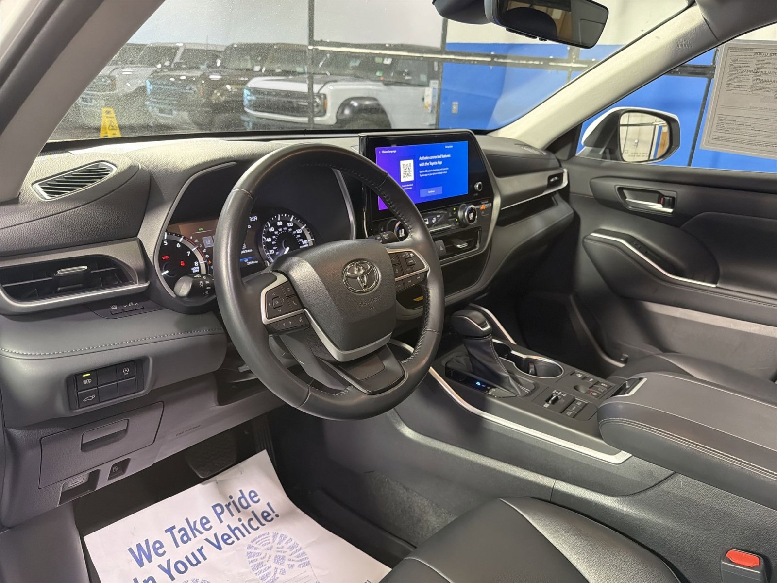 Used 2023 Toyota Highlander XLE image 25