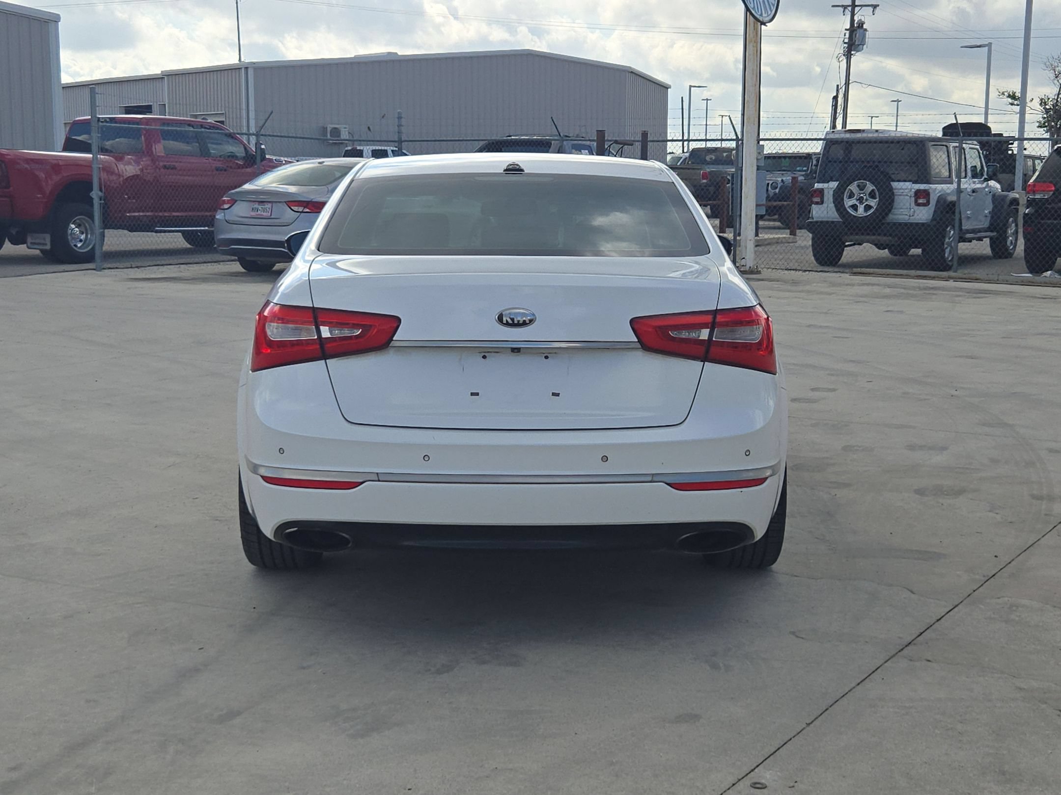 Used 2014 Kia Cadenza Premium FWD image 4