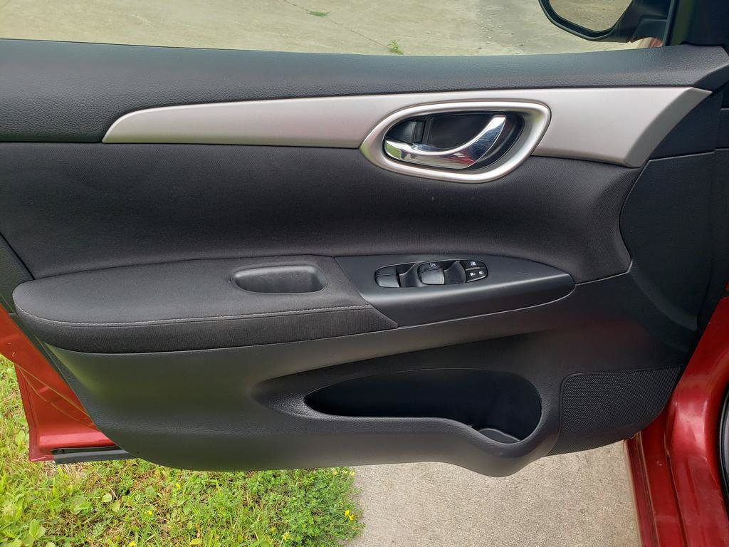 Used 2015 Nissan Sentra SV FWD image 11