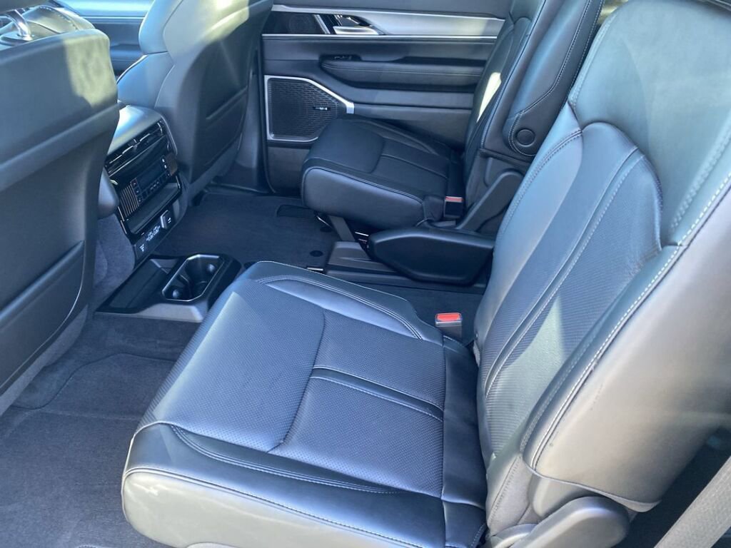 New 2025 Jeep Wagoneer L Series II w/ Convenience Group I image 24
