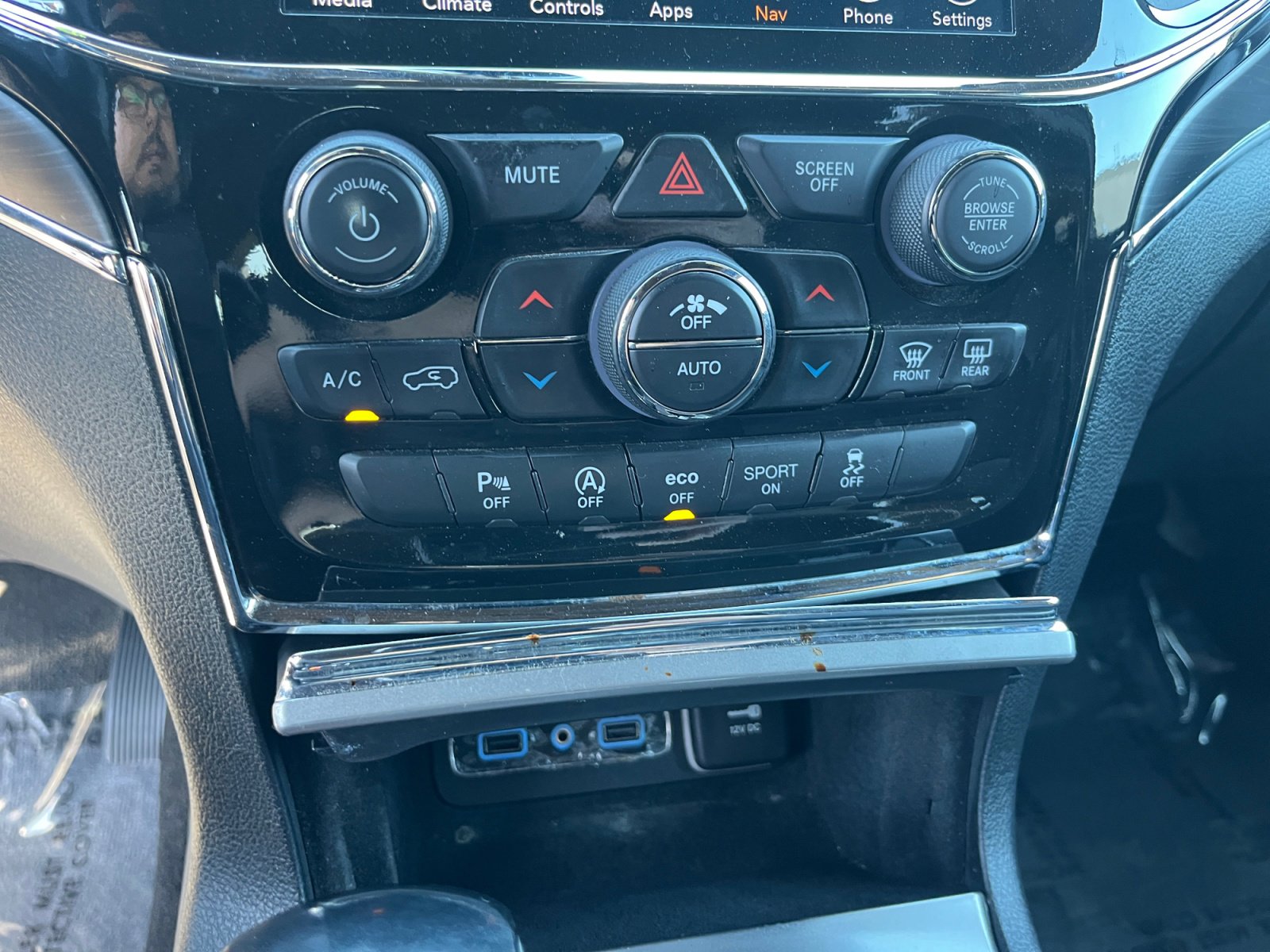 Used 2022 Jeep Grand Cherokee Limited image 31