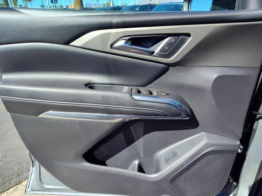 New 2026 Chevrolet Traverse LT image 9