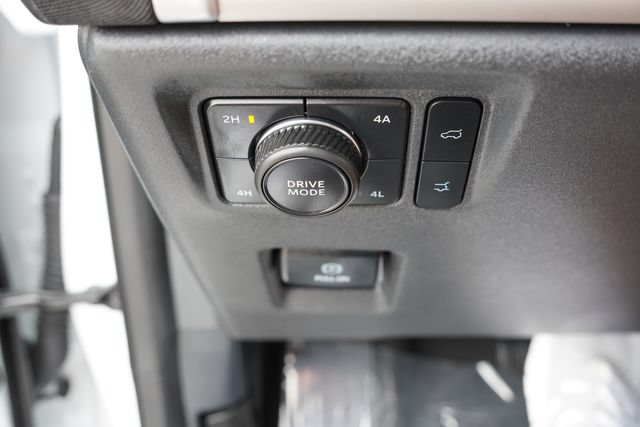 Used 2025 Ford Expedition Active AWD/4WD image 28