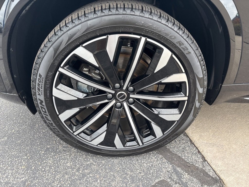 Certified 2025 Volvo XC90 B6 Plus image 13