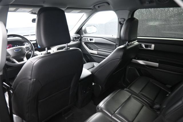 Used 2024 Ford Explorer XLT w/ Equipment Group 202A AWD/4WD image 31
