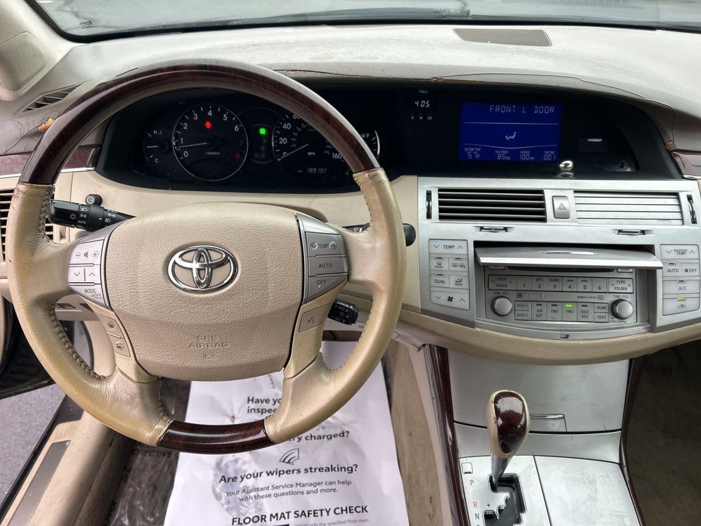 Used 2010 Toyota Avalon Limited image 6