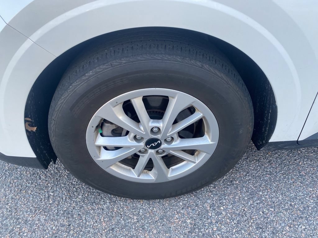 Certified 2024 Kia Carnival LX FWD image 16