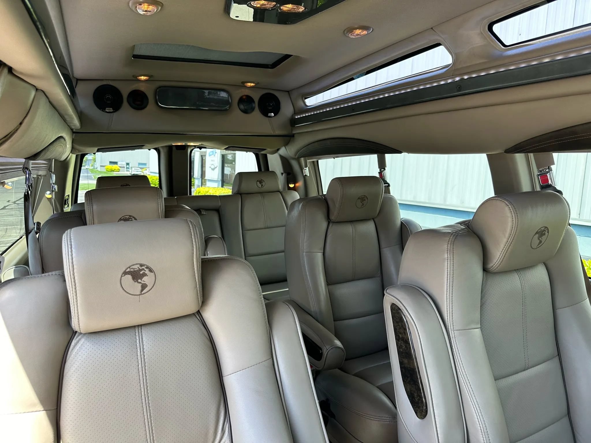 Used 2015 Chevrolet Express 2500 Extended RWD image 18