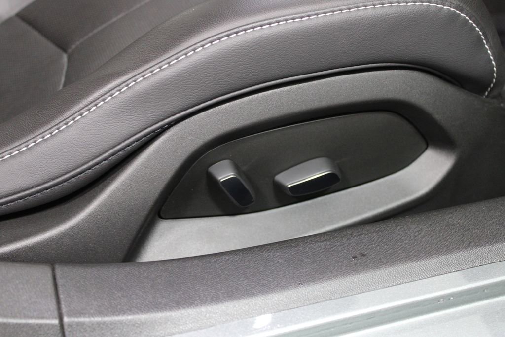 Used 2024 Chevrolet Corvette Stingray Coupe w/ Z51 Performance Package image 24