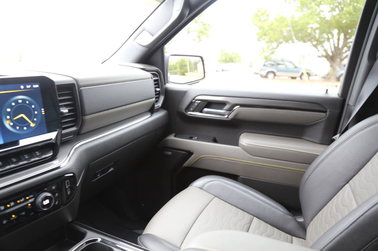 Used 2023 Chevrolet Silverado 1500 ZR2 w/ Technology Package image 16