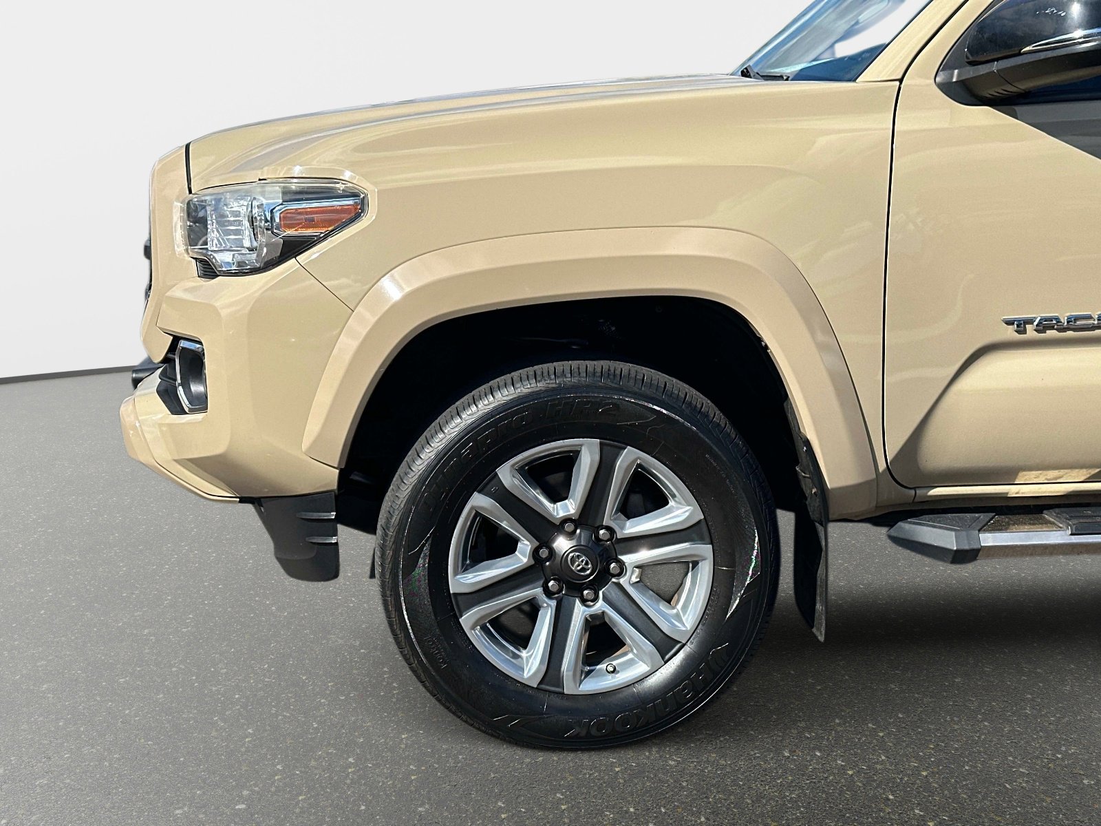 Used 2017 Toyota Tacoma Limited image 10