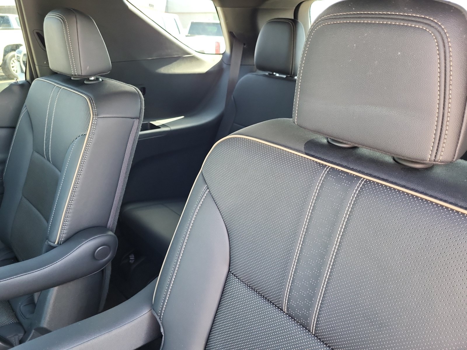 Used 2025 Chevrolet Traverse High Country AWD/4WD image 19