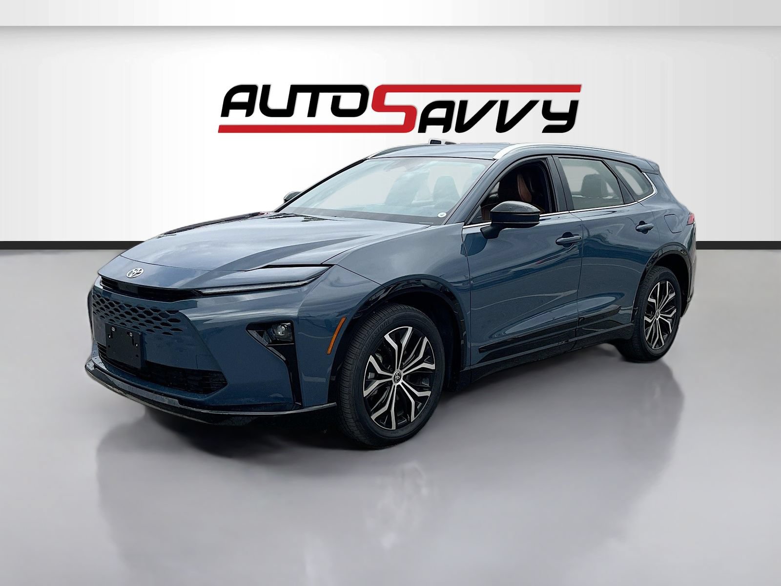Used 2025 Toyota Crown Signia AWD/4WD image 3