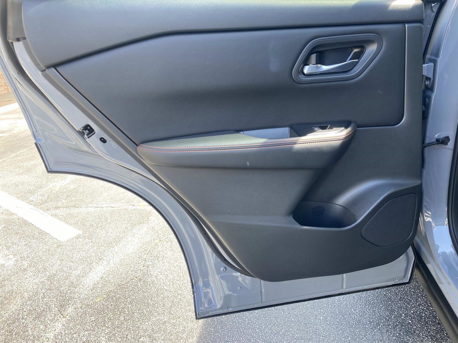 Used 2025 Nissan Rogue SV image 18