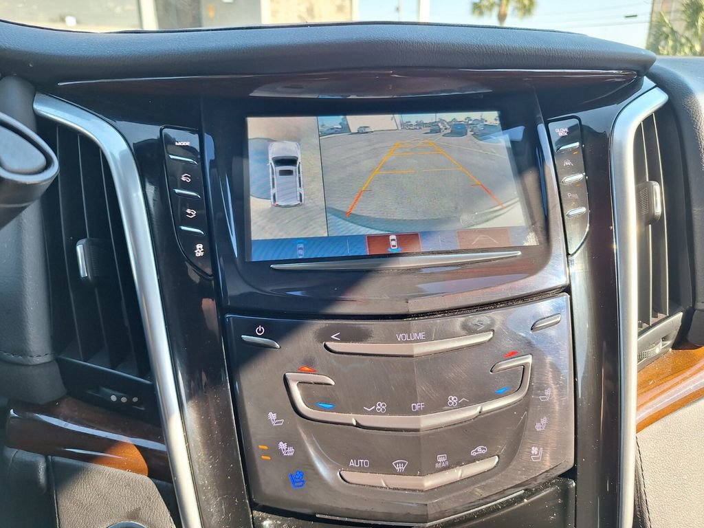 Used 2020 Cadillac Escalade Luxury image 14