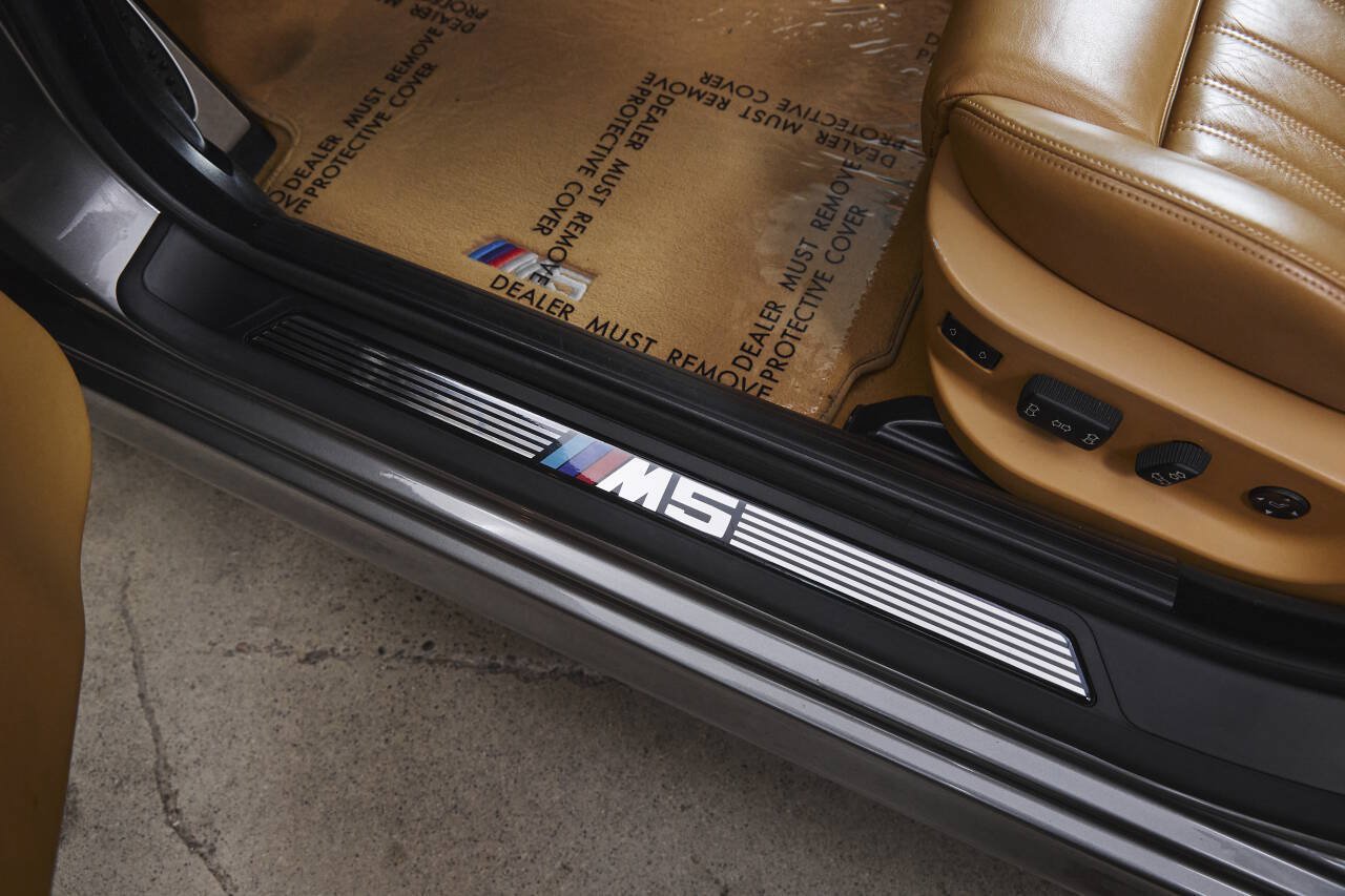 Used 2003 BMW M5 RWD image 79