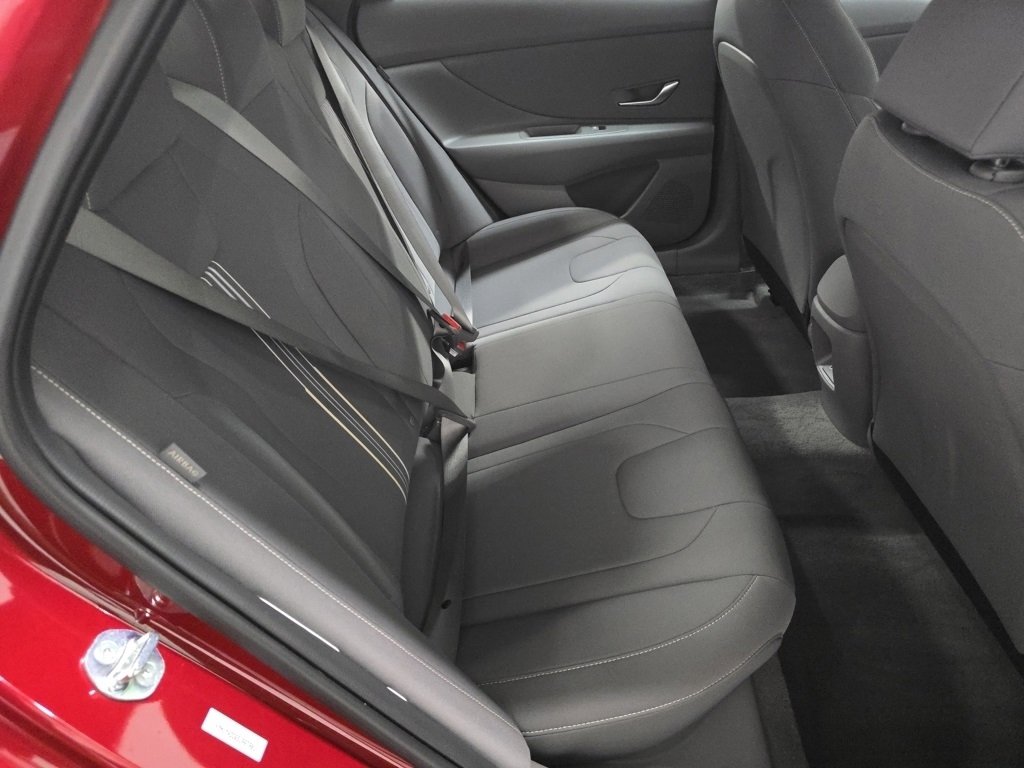 Used 2025 Hyundai Elantra Sport image 21
