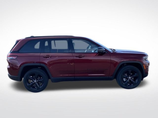 Used 2023 Jeep Grand Cherokee Limited w/ Luxury Tech Group II AWD/4WD image 4