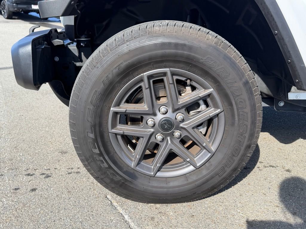 Used 2024 Jeep Gladiator Sport image 10