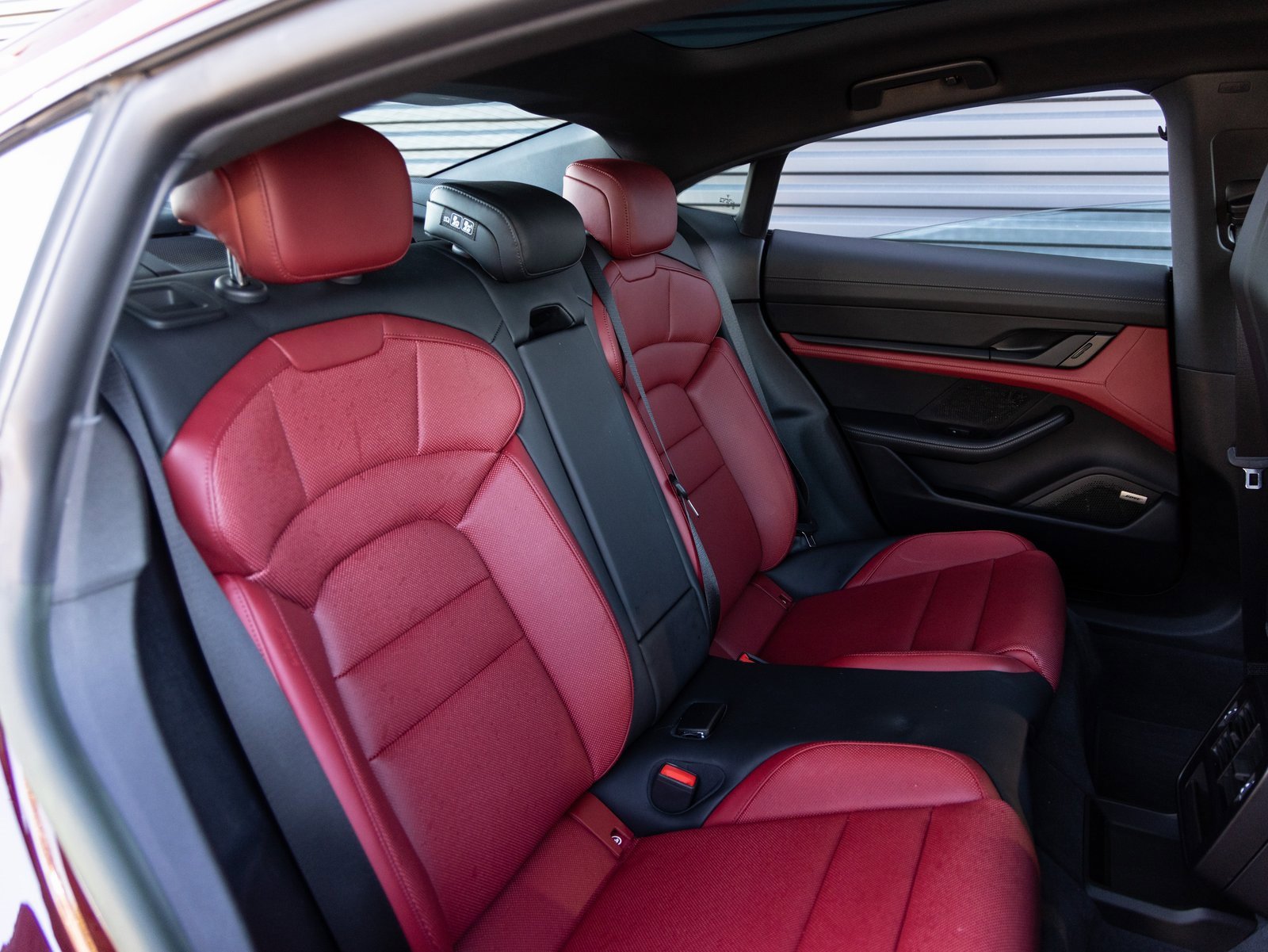 Used 2023 Porsche Taycan image 27