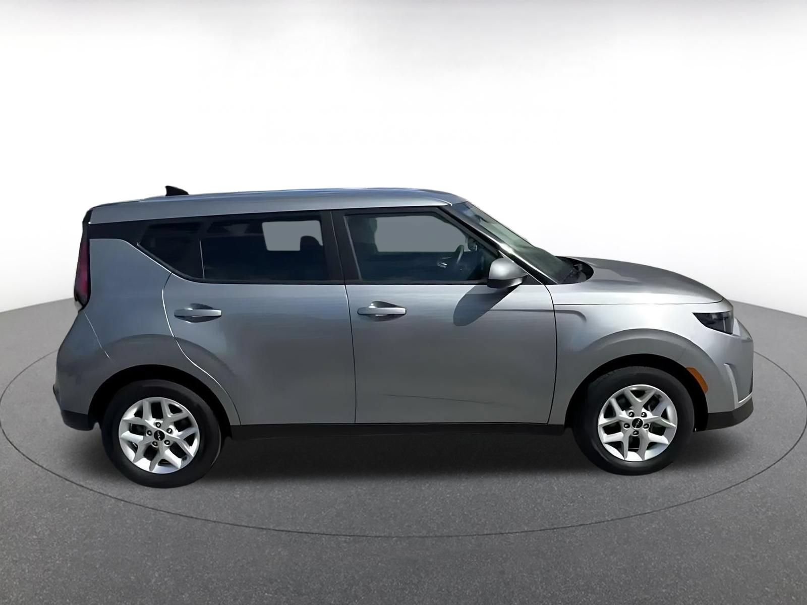 Used 2025 Kia Soul LX w/ LX Technology Package FWD image 15