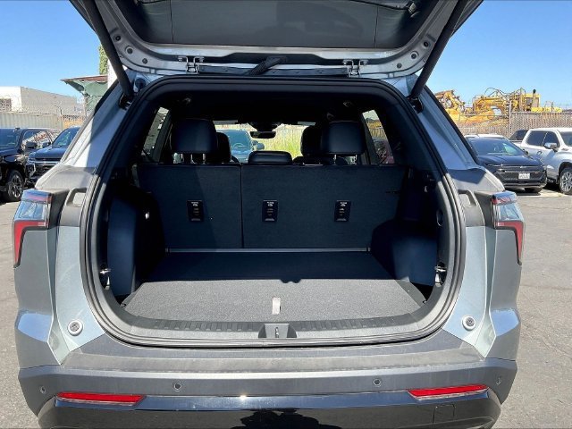 New 2027 Chevrolet Equinox RS w/ Safety and Technology Package FWD image 17